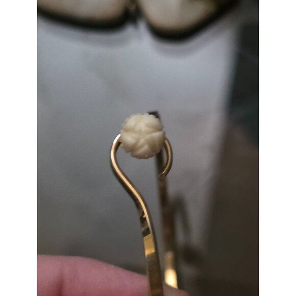 Vintage Avon Carved Ivory-Like Floral Bead Bracelet - Picture 6 of 6